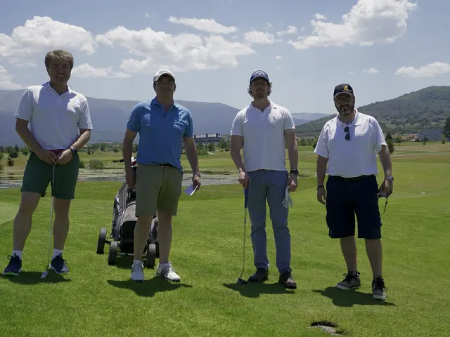 Cuatro socios en una quedada de golf